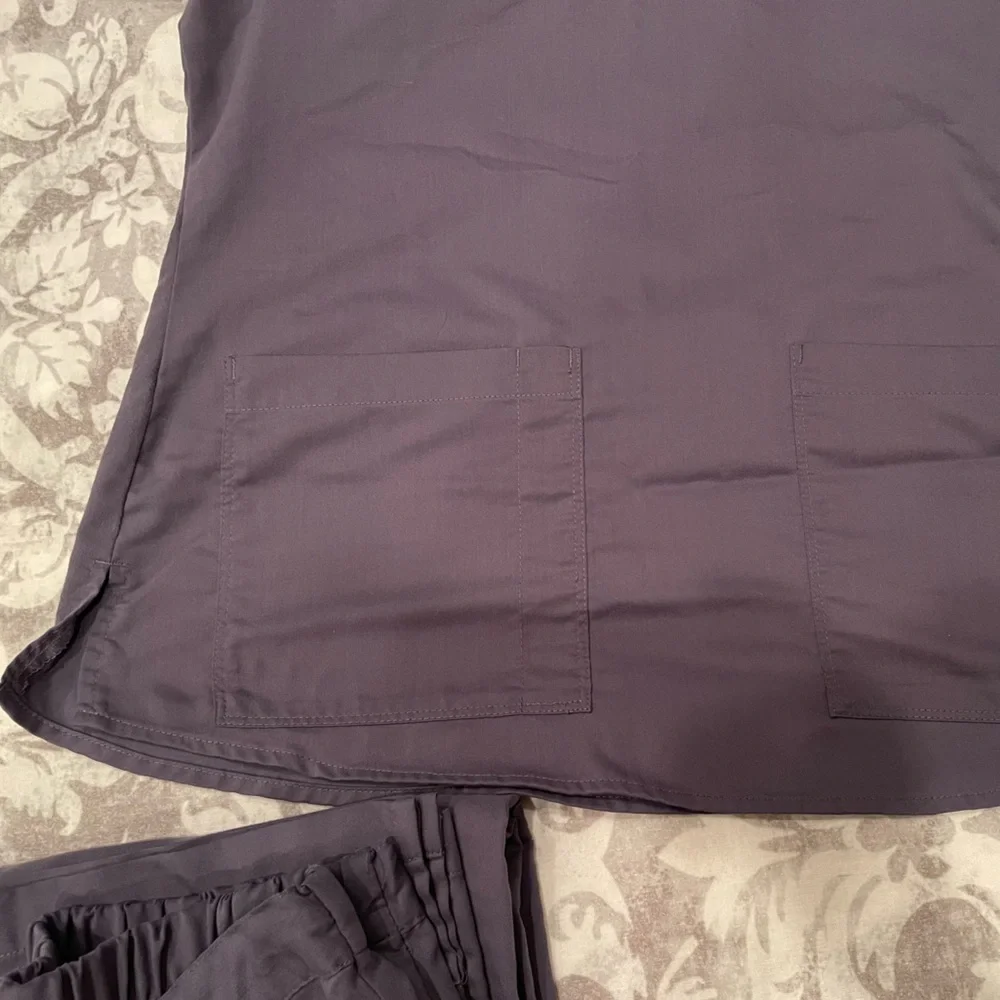 Women’s Grey’s Anatomy Scrub Set Size Medium Gray - Picture 7 of 9